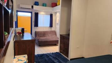 2 bedrooms, desk, iron/ironing board, WiFi