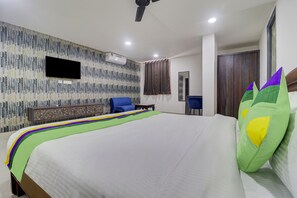 Chambre Prestige double | 1 chambre, bureau, fer et planche à repasser