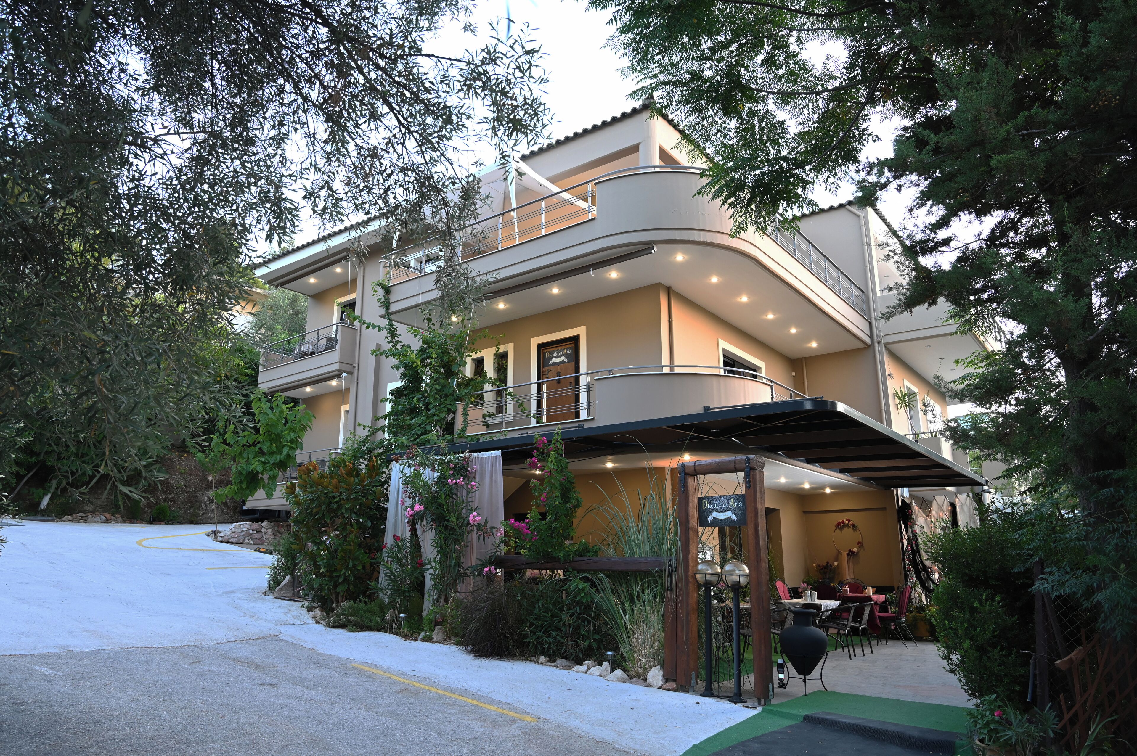 Chambre Triple Luxe | Vue sur le jardin