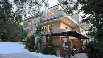 Quarto triplo superluxo | Vista para o jardim