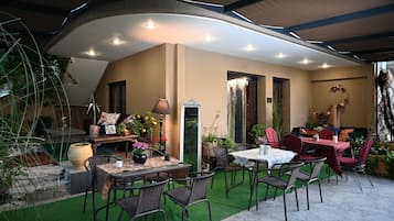 Luxury Triple Room | Courtyard view