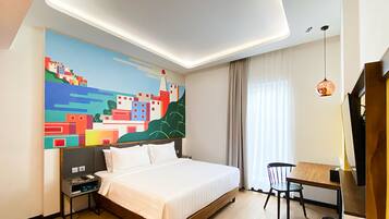 Minibar, coffres-forts dans les chambres, bureau