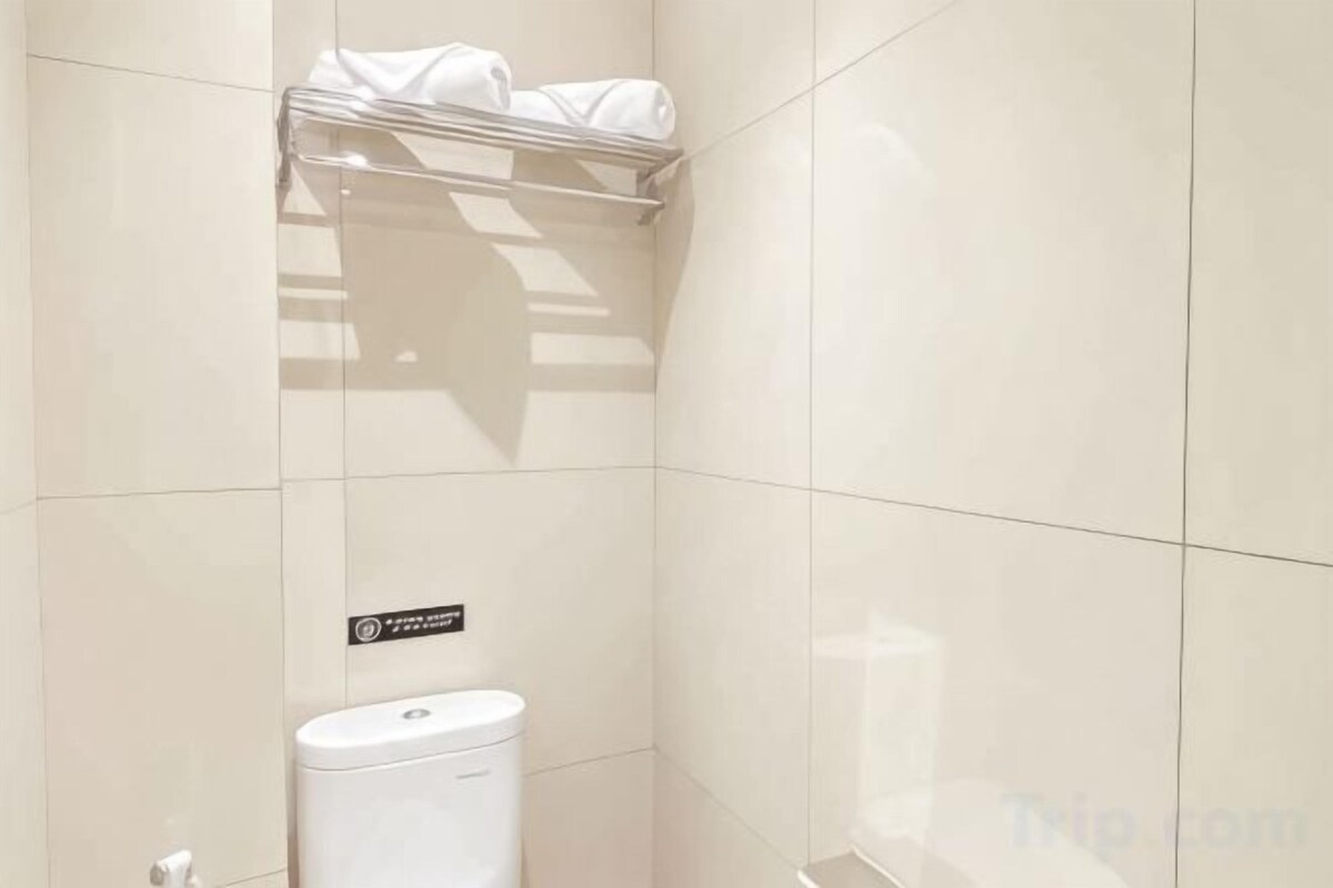 Shower, free toiletries, hair dryer (on request), slippers