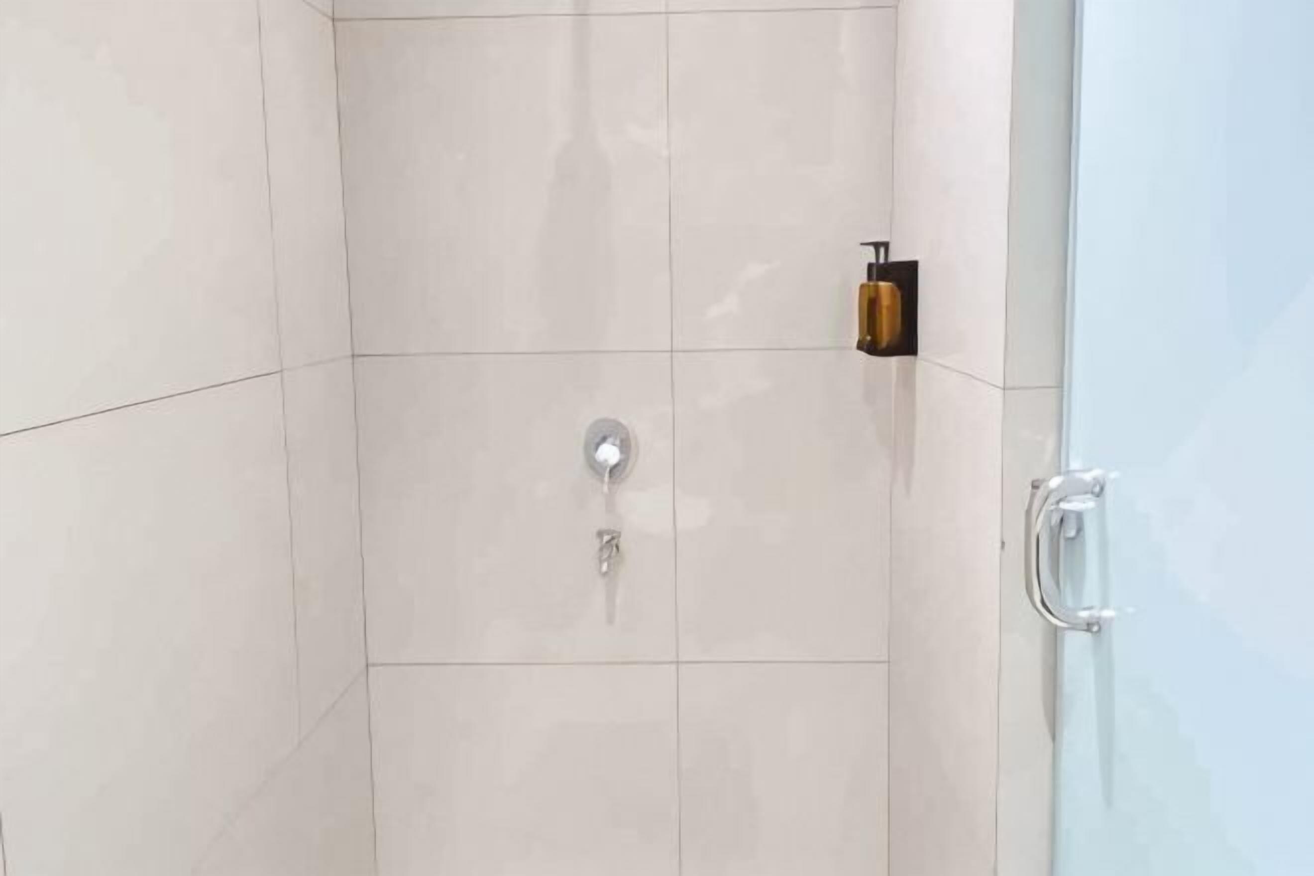 Bathroom | Shower, free toiletries, hair dryer, slippers