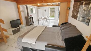 1 bedroom, iron/ironing board, free WiFi, bed sheets