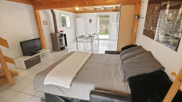 1 bedroom, iron/ironing board, free WiFi, bed sheets
