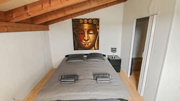 Iron/ironing board, WiFi (free), bed sheets