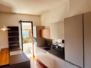 Kühlschrank, Ofen, Herdplatte, Geschirrspüler