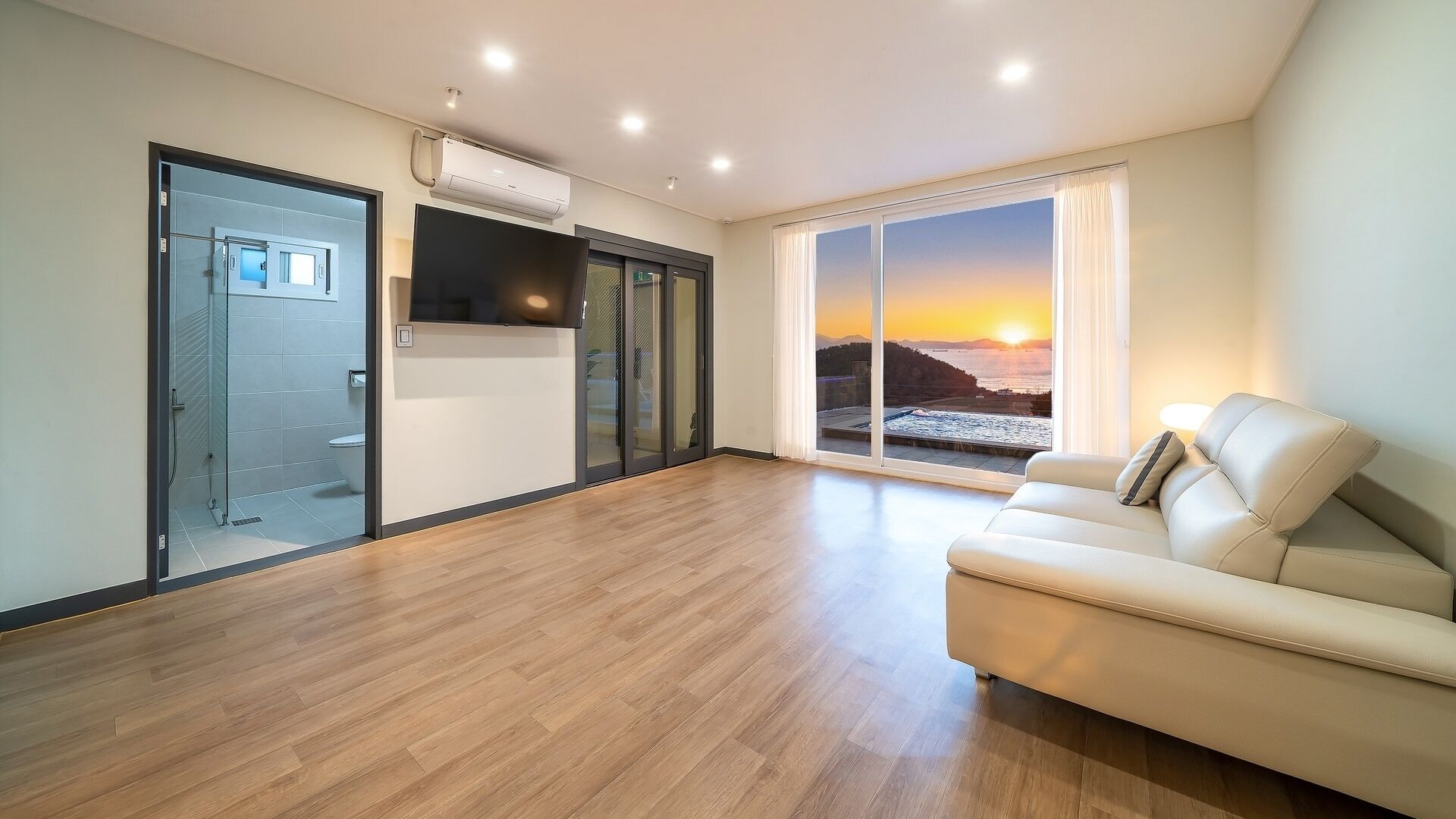 Basic Room, 2 Bedrooms (U9STAY) | 2 bedrooms, free WiFi