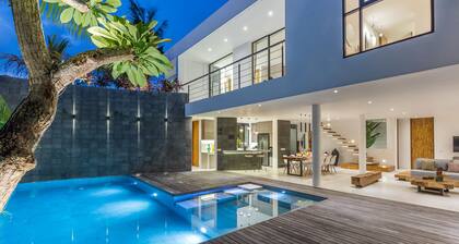 Luxury Touch Cozy Villa Walkable to the Famous Sunset Beach & shopping in BALI