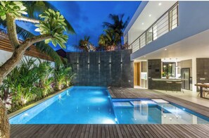 Outdoor pool - Luxury Touch Cozy Villa Walkable to the Famous Sunset Beach & shopping in BALI (Bali)