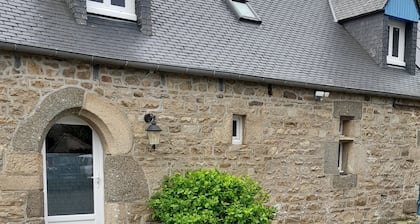 Stone house 10 minutes from the beach