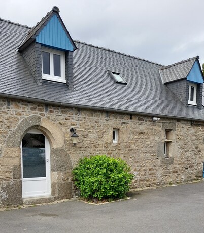 Stone house 10 minutes from the beach