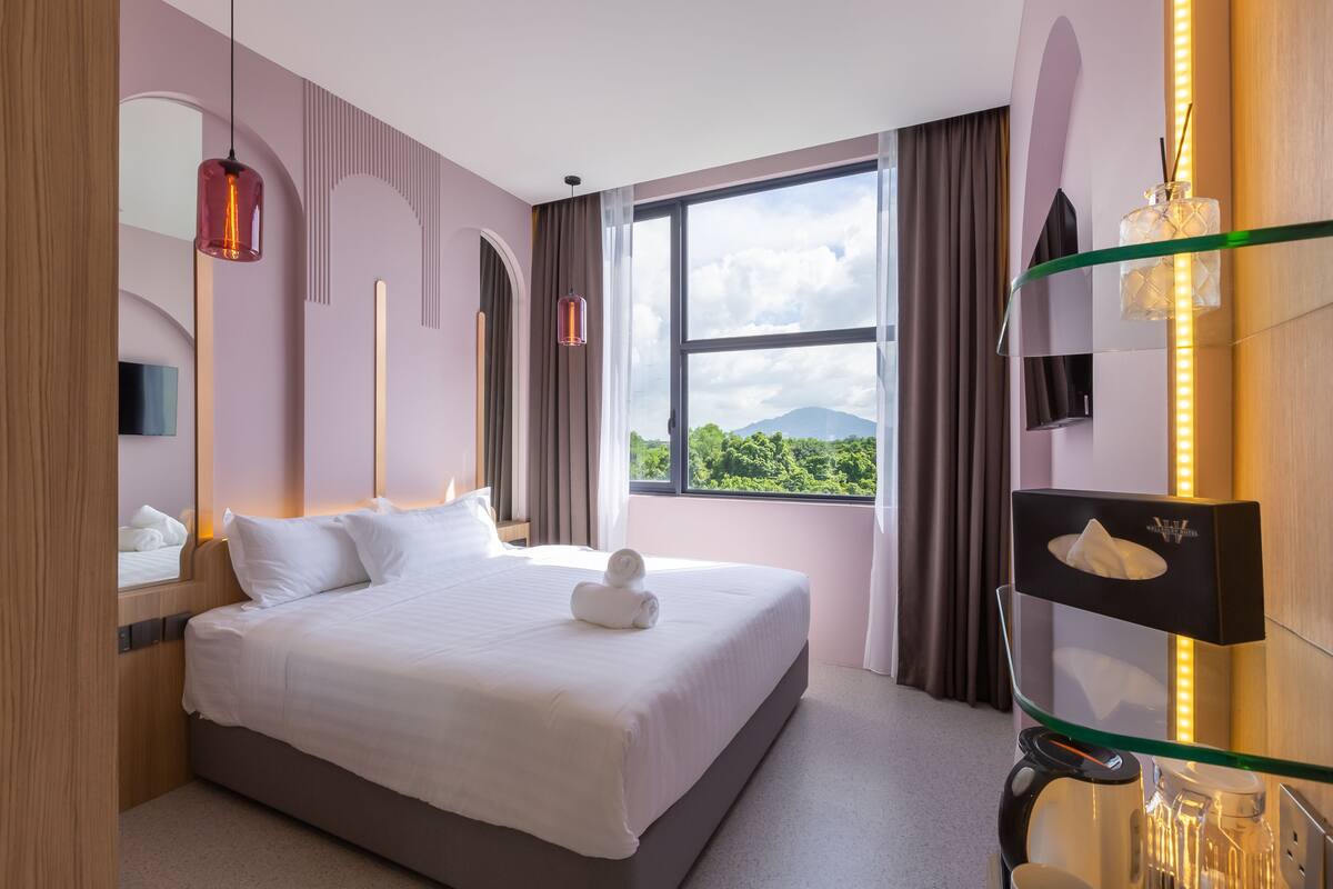 Phòng Deluxe, 1 giường cỡ king, không hút thuốc | Chăn bông, nệm Select Comfort, két bảo mật tại phòng, bàn
