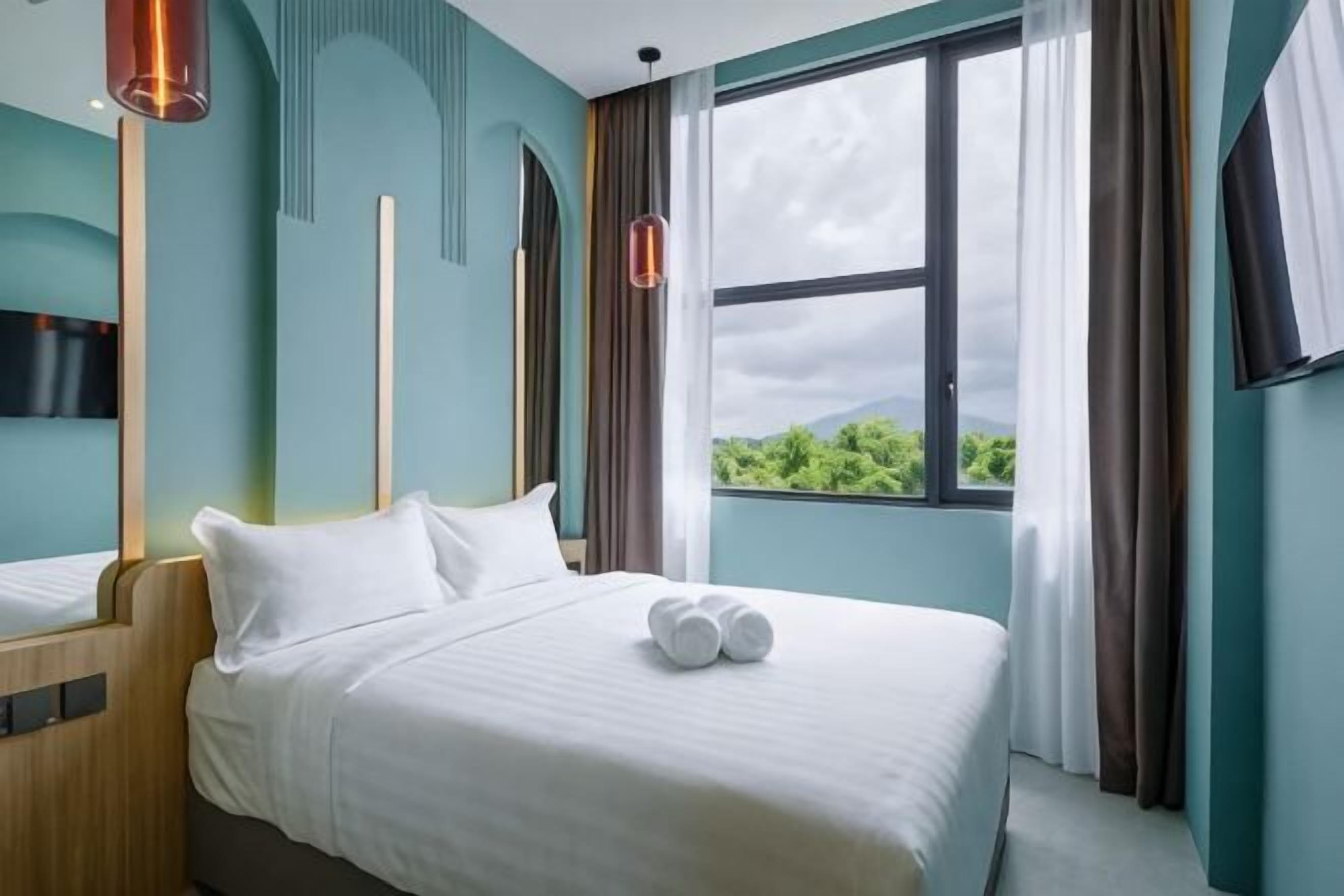 Down comforters, Select Comfort beds, in-room safe, desk