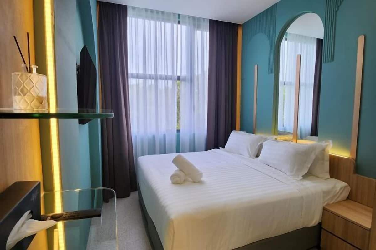 Chăn bông, nệm Select Comfort, két bảo mật tại phòng, bàn