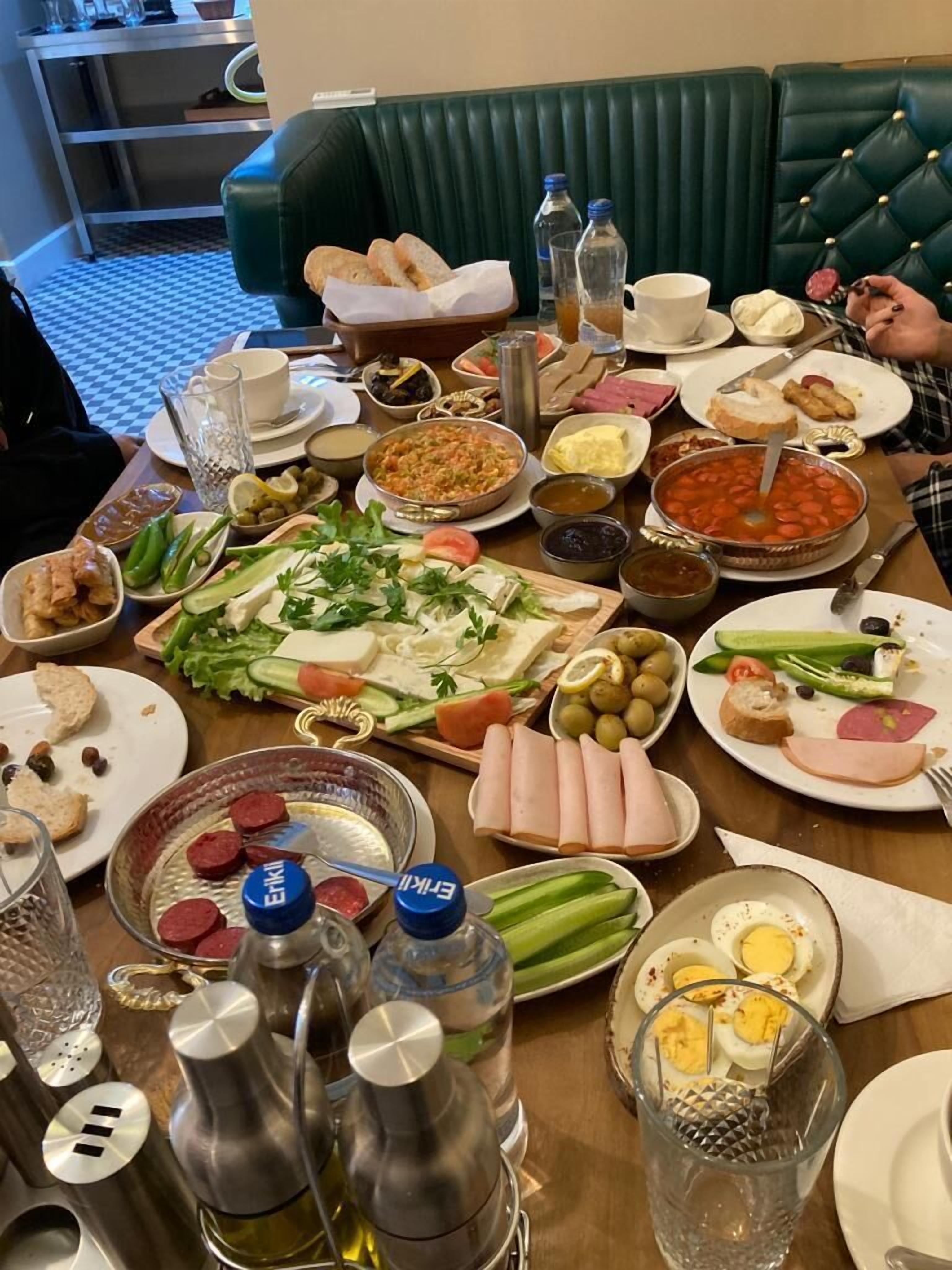 Dagelijks ontbijt met lokale gerechten (TRY 250 per persoon)