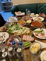 Desayuno con opciones de la cocina local diario (TRY 250 por persona)