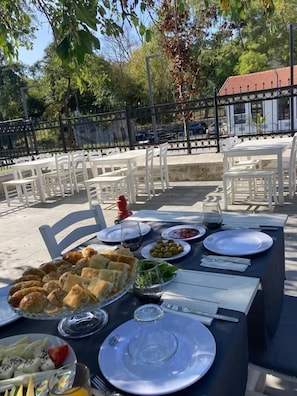 Tägliches einheimisches Frühstück (250 TRY pro Person)