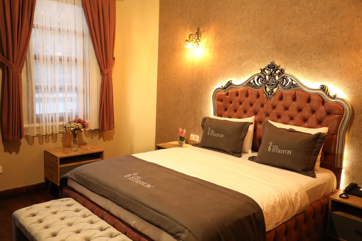 1 bedroom, Frette Italian sheets, premium bedding, down duvets