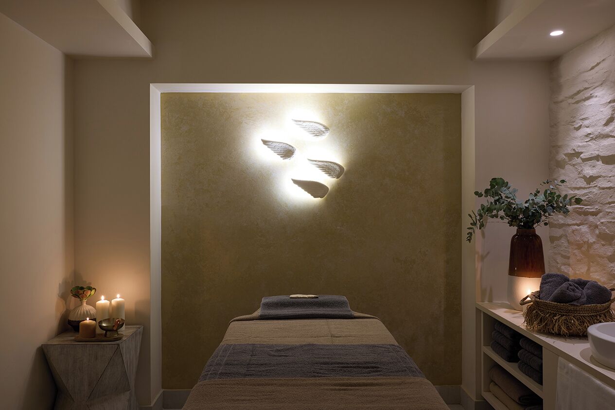 Sauna, steam room, aromatherapy, facials, 1 treatment room, massages