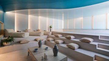 Een sauna, een stoombad, aromatherapie, gezichtsbehandelingen