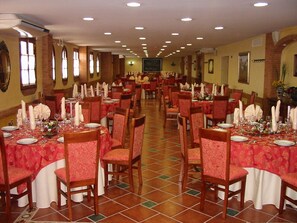 Breakfast, lunch, dinner served; Mediterranean cuisine 