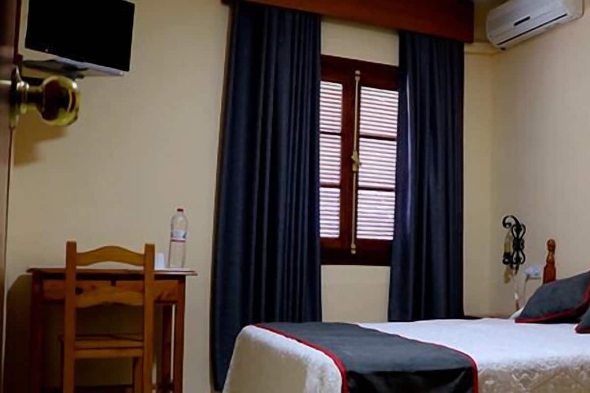 Basic Double Room | Desk, laptop workspace, free WiFi, bed sheets