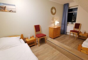 3 bedrooms, WiFi - Schaake Hooksiel to feel good with 76sqm & balcony (Wangerland)
