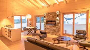 Smart TV, fireplace, books, stereo