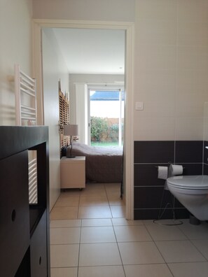 3 bedrooms, iron/ironing board, free WiFi