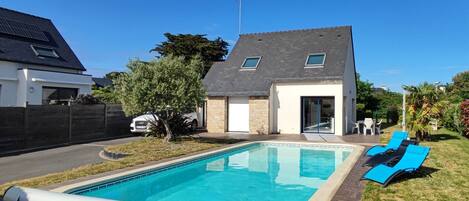 Outdoor pool, a heated pool