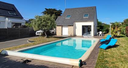 House with heated pool, all comforts, 500 m from the beach