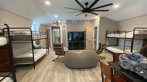 7 bedrooms, travel cot, free WiFi, bed sheets - Family Reunion Estate for 23 with pool and incredible island views. (St. Marys)