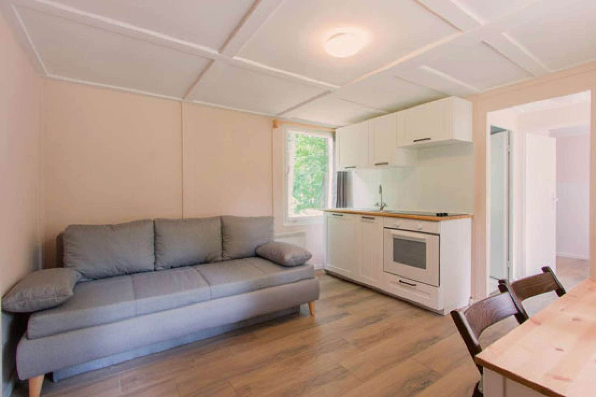 Fernseher, DVD-Player, Tischfußball, Tischtennisplatte