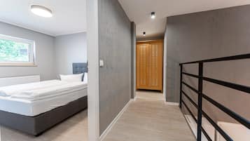 4 habitaciones, tabla de planchar con plancha, wifi y ropa de cama