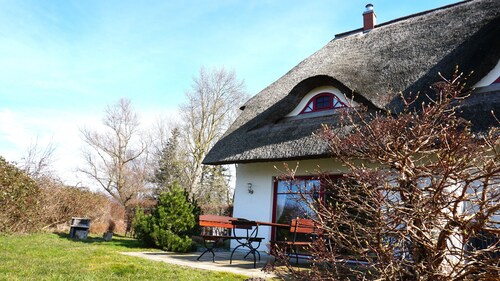BODDENgut - "Uferschwalbe" Vacation Home Surrounded by Nature