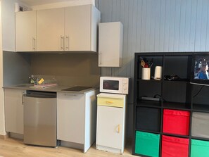 Kühlschrank, Mikrowelle, Geschirrspüler