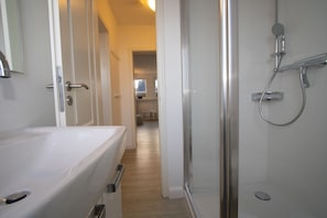 Bathroom - Cozy vacation apartment with terrace in Hörnum in Haus Schössler (Hörnum auf Sylt)