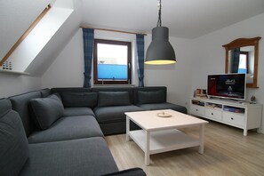 Fernseher, DVD-Player, Stereoanlage