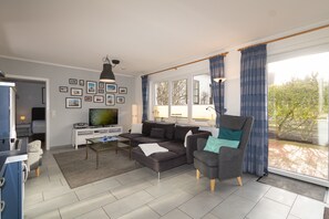 Fernseher, Stereoanlage