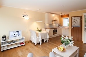 Dining - Vacation apartment for up to 4 people (2 adults + 2 children) (Hörnum auf Sylt)