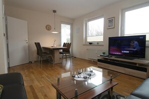 Fernseher, Stereoanlage