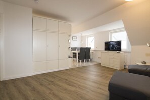 Fernseher, Stereoanlage