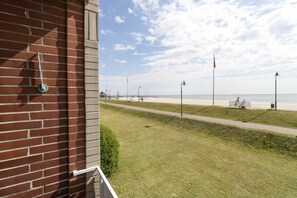 Property grounds - This vacation apartment offers pure relaxation and recreation (Hörnum auf Sylt)