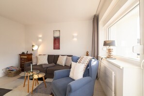 Fernseher, Kamin, Stereoanlage