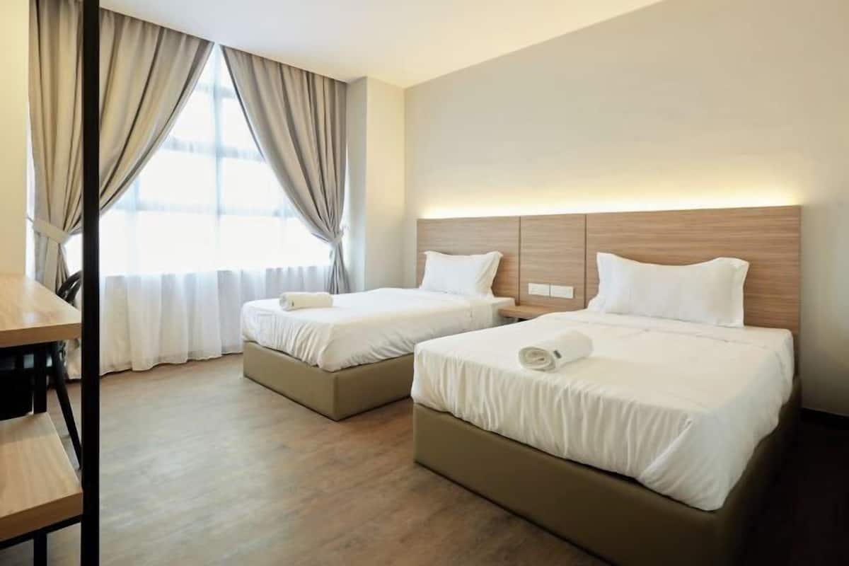 1 bedroom, desk, bed sheets, wheelchair access