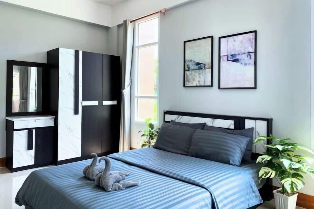 Minibar, free WiFi