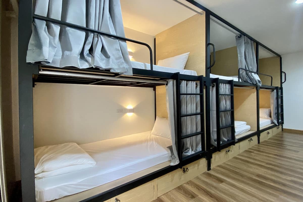 Coffres-forts dans les chambres, bureau, Wi-Fi gratuit, draps fournis