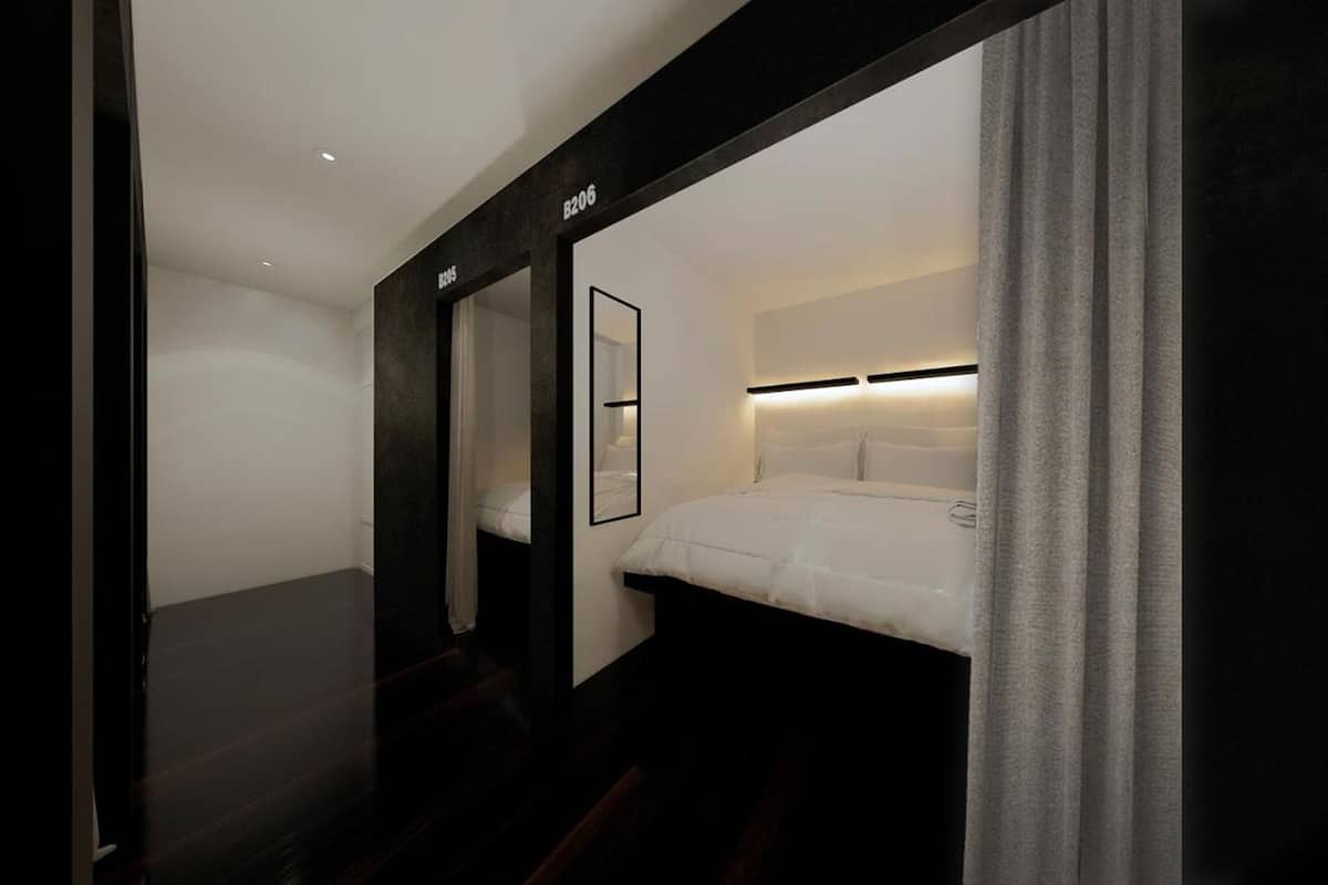 Cabin Room | Coffres-forts dans les chambres, bureau, Wi-Fi gratuit, draps fournis